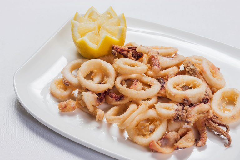 Fresh fried calamari from the Casa Ramón Restaurant in Oviedo plated